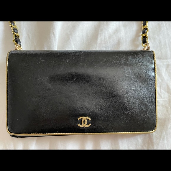 Authentic Chanel cross body calfskin - Picture 2 of 14
